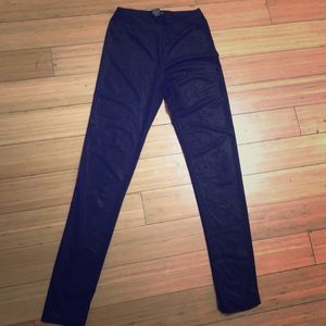 Black stretchy leggings